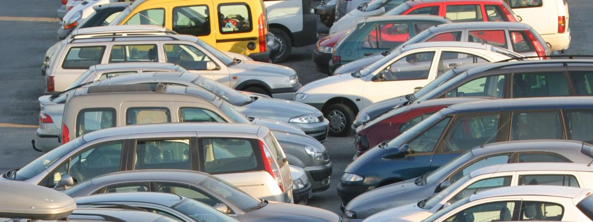 Plus de 1 000 véhicules d'occasions considérés comme dangereux ont été remis en circulation par erreur - Franceinfo